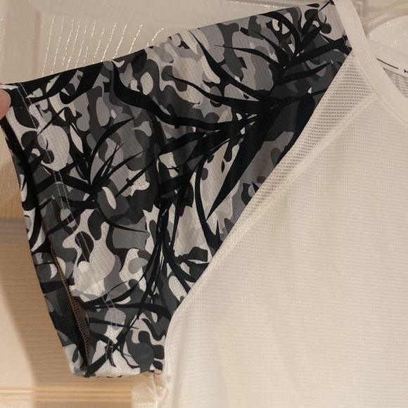 COPY - UA Women's CoolSwitch Run Printed Top - Picture 4 of 12